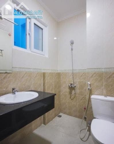 Phòng đẹp đường Hồng Bàng, đầy đủ tiện nghi, mới xây,có bếp nấu ăn, giờ giấc tự do.