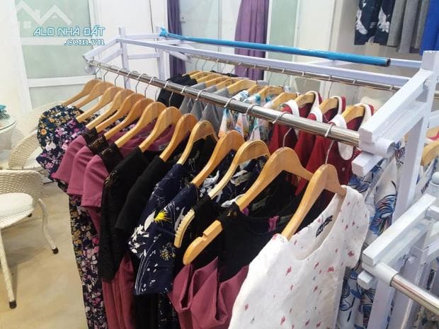 Cho thuê nhà mặt phố Bà Triệu, 40m2, 4m riêng biệt