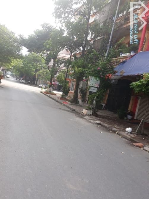 cho thuê nhà Phố Hoàng Văn Thái, Thanh Xuân DT: 80m2 x 5 tầng ô tô tải đỗ cửa cả ngày
