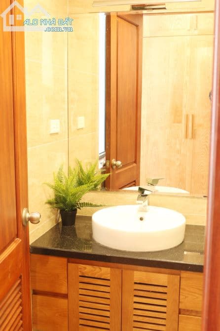 Bán nhà 6 tầng, 193m2, Tây Hồ - Quảng An, cho thuê 250tr/tháng