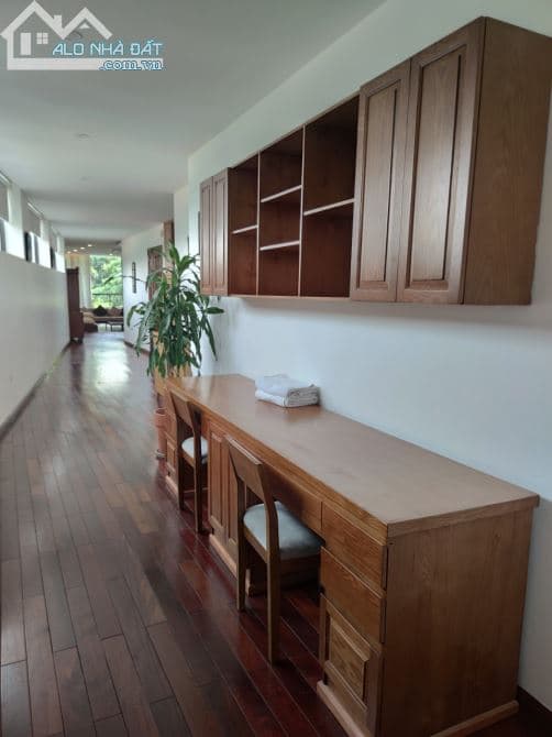 Bán nhà mặt đường Tây Hồ, 314m2, có hồ bơi, hợp đồng thuê 350tr