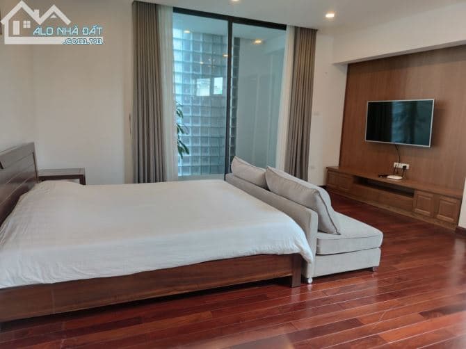 Bán nhà mặt đường Tây Hồ, 314m2, có hồ bơi, hợp đồng thuê 350tr