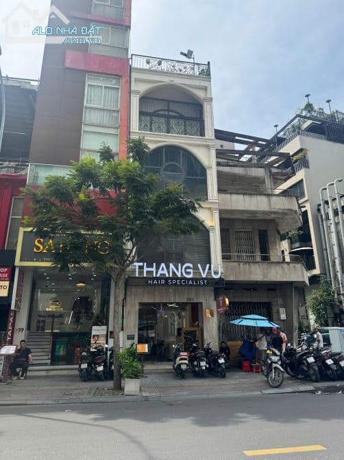 Cho Thuê Nhà Mặt Tiền Quận 1 - Gần Chợ Bến Thành