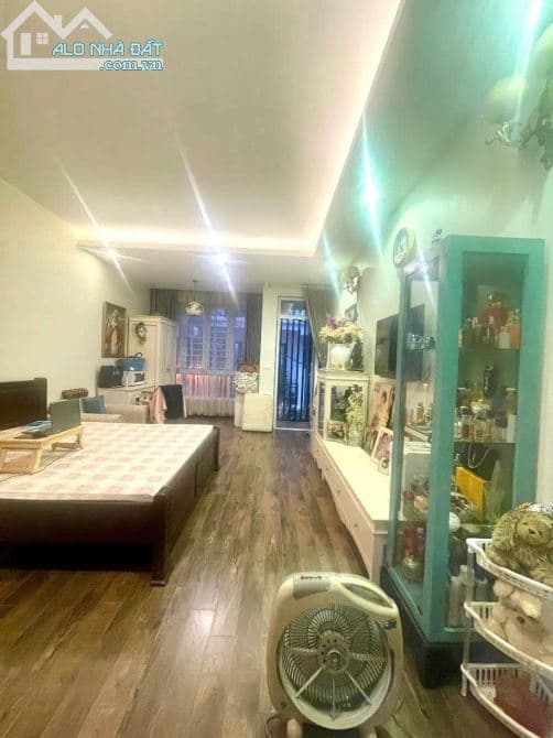 Bán nhà 4 tầng, diện tích 67,4m2, Lạc Trung, Hà Nội