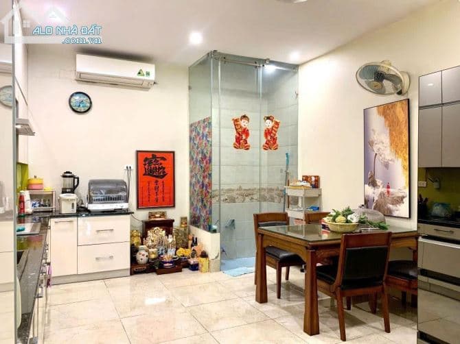 Bán nhà 4 tầng, diện tích 67,4m2, Lạc Trung, Hà Nội
