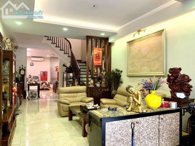 Bán nhà 4 tầng, diện tích 67,4m2, Lạc Trung, Hà Nội