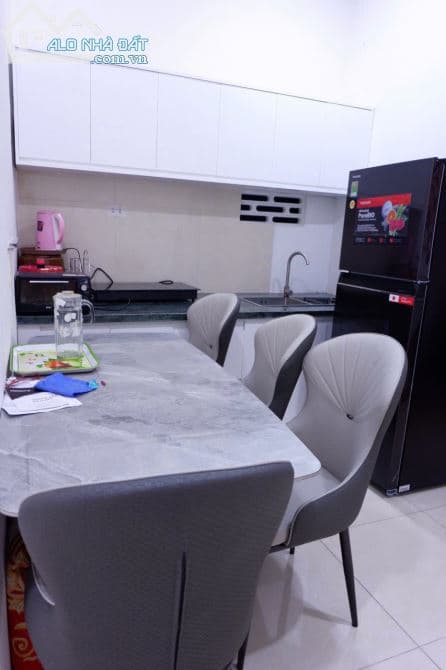 Cho thuê nhà kinh doanh 8 phòng + 2 căn hộ mini - Nha Trang