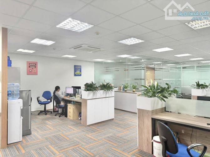 Cho thuê văn phòng 320m2, Nghĩa Đô, nội thất đầy đủ