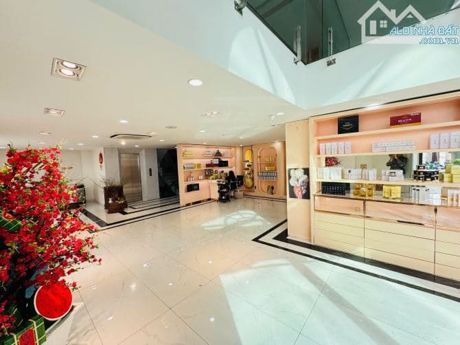 Bán Building Góc 2MT CMT8, Q10 - 12x15m, H7 Tầng, Giá Tốt