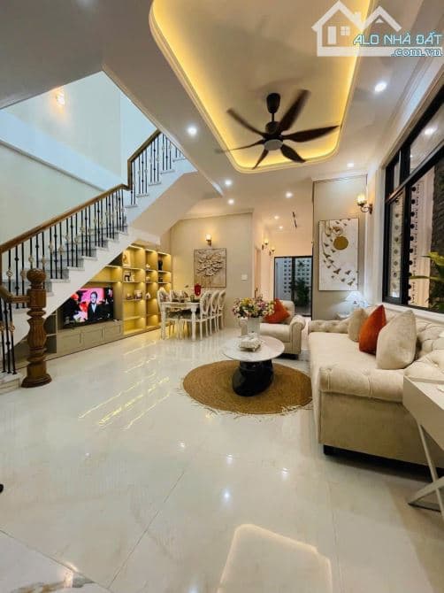 Villa 2 Tầng - Tân Cổ Điển - Kiệt Ô Tô HUYỀN TRÂN CÔNG CHÚA - Phường Thuỷ Xuân