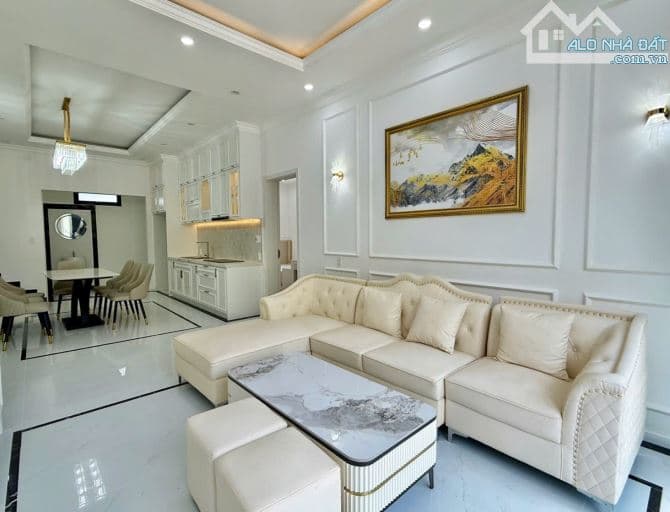 Nhà 2 tầng Tân Cổ Điển tại Làng Hương, Huế