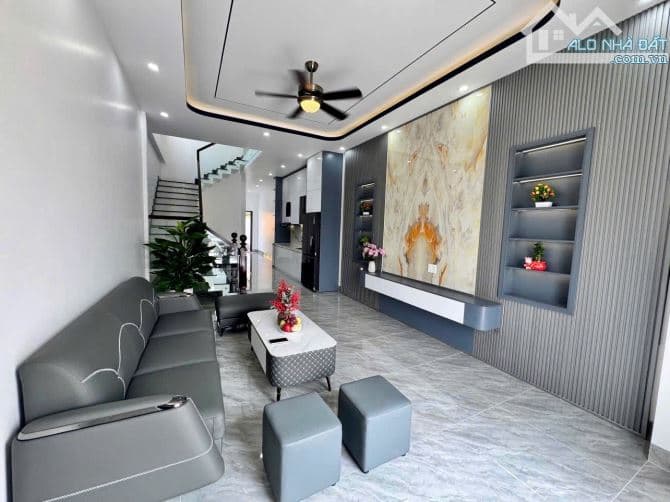 Nhà Tân Cổ Điển kiệt Thu Bồn, view đẹp, cách Bàu Vá 800m