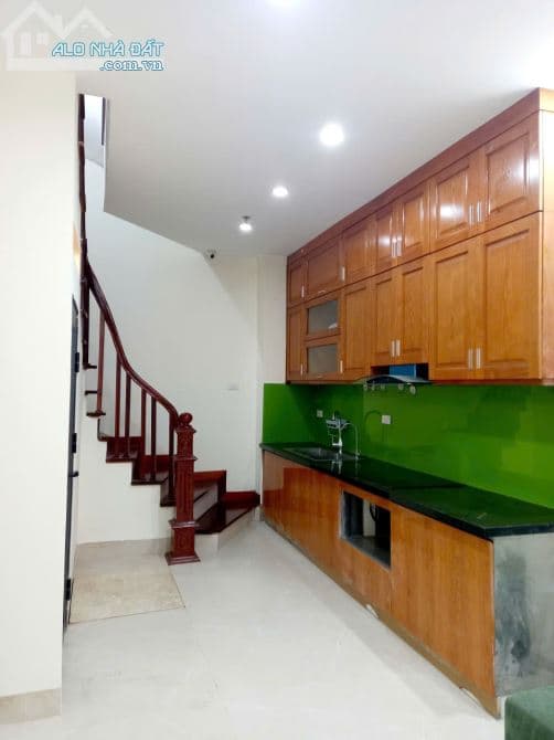Nhà 5 tầng 42m2, đầy đủ nội thất tại P. Cổ Nhuế 2, Bắc Từ Liêm, HN