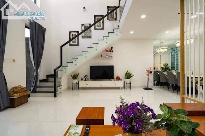 Cần cho thuê nhà riêng siêu hot ngõ 34 Hoàng Cầu DT 120m2 x 3T, MT 7m. Đầy đủ ĐH - NL 35tr