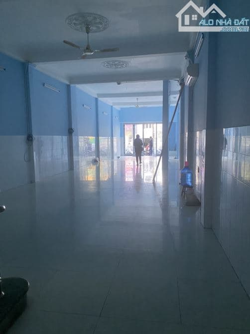 Cho thuê nhà 5x32m mặt tiền Nguyễn Văn Luông, Q.6