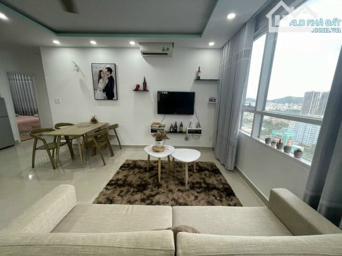 Cho thuê chung cư Lapen 2PN full nội thất view hồ bơi