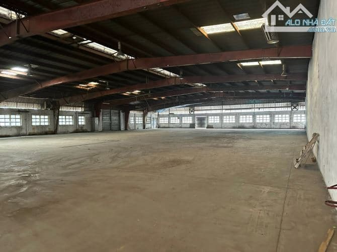 Cho thuê kho 1800m2 Xa Lộ Hà Nội, Thủ Đức