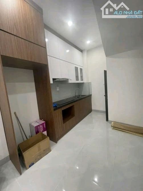 Cho thuê nhà phố 5 tầng nội thất đầy đủ tại Bồ Đề, Long Biên