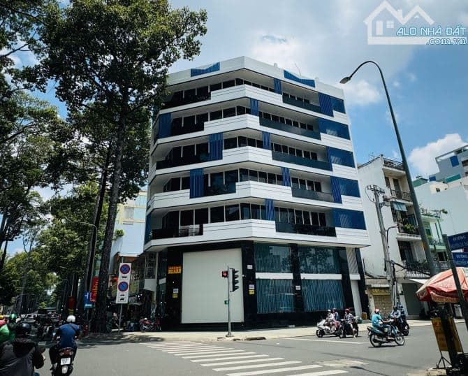 Nhà ở 8m x 18m tại Nguyễn Chí Thanh, Q.10