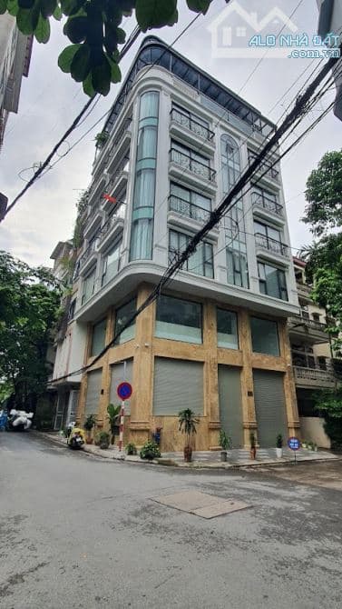 Nhà 2 tầng mặt tiền 9m, lô góc, 2 mặt ô tô tránh, Hoàng Cầu 100m2