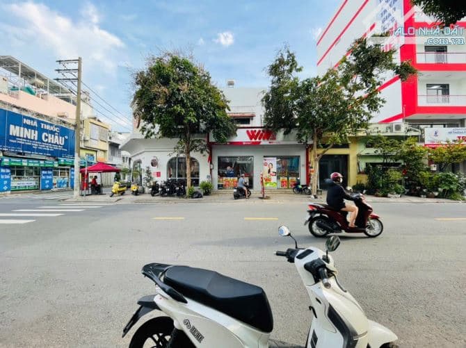 Bán Nhà Mặt Tiền Trần Hưng Đạo, Quận 1 (14x18.5m), 250m²