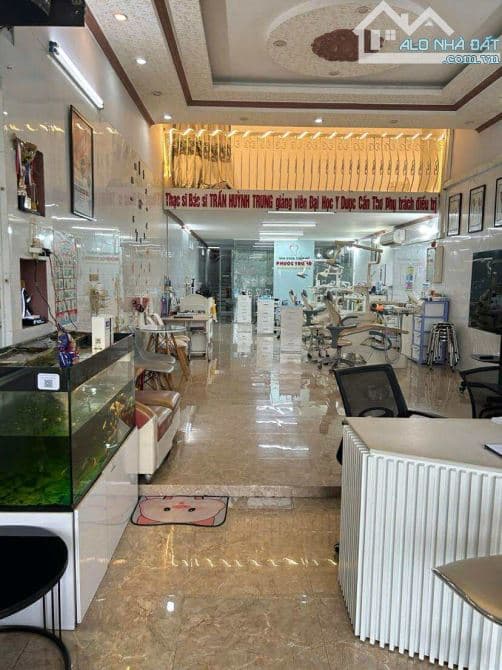 Cho thuê nhà mặt tiền Nguyễn Văn Linh, Cần Thơ - 240m2