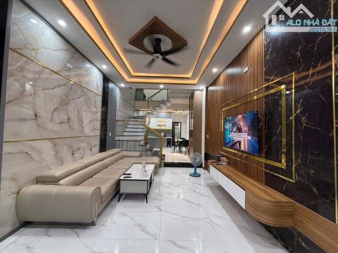 Bán nhà 3 tầng mặt tiền đường Nại Thịnh 6, Đà Nẵng