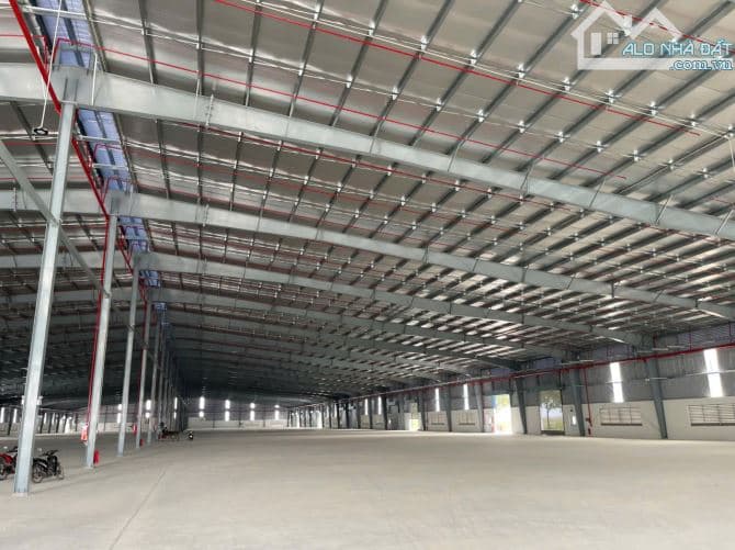Cho thuê kho xưởng 5300m2, tổng 20.000m2, gần KCN Thái Hòa, Đức Hòa 3