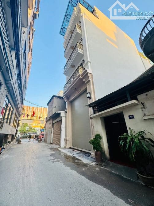 Toà 7 tầng thang máy nội thất xịn xò oto tránh vào, 10 ra Phố Tam Trinh, 80m2. Giá 29.5 tỷ