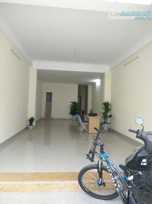 Cho thuê mặt bằng kinh doanh 50m2 mặt tiền 5m phố Nguyễn Khánh Toàn