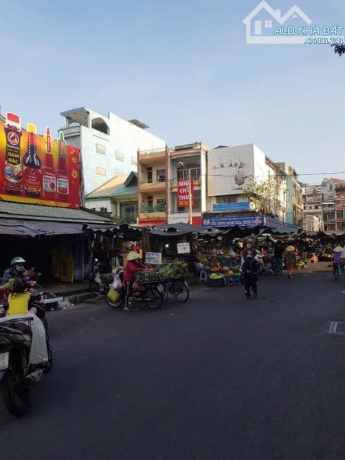 Bán nhà mặt tiền chợ Hòa Bình, trung tâm Quận 5, kinh doanh bất bại 26 tỷ