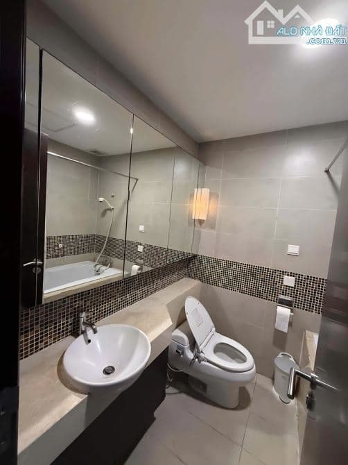 Cho thuê căn hộ sang trọng chung cư Hoà Bình Green Đường Bưởi nhà full đẹp 2 ngủ chỉ 15tr