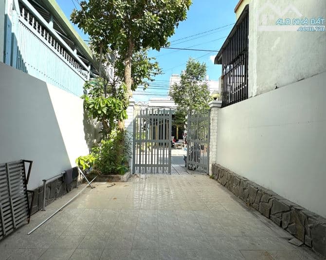 Cho thuê nhà trệt có sân ô tô, KDC Hàng Bàng, Ninh Kiều, Cần Thơ