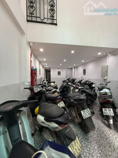 Bán nhà phố Cầu Giấy, 52m², 7 tầng, thang máy, cho thuê 60tr