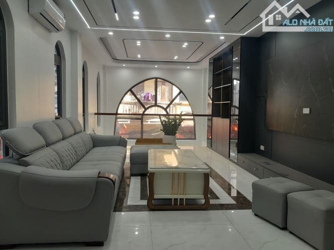 Nhà 80m*6 tầng tại Ngọc Lâm, Long Biên, GARA, THANG MÁY, 20 tỷ