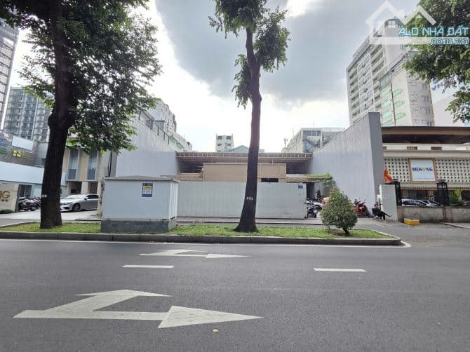 Nhà mặt tiền 20x40m, Mặt tiền Pasteur, Quận 3