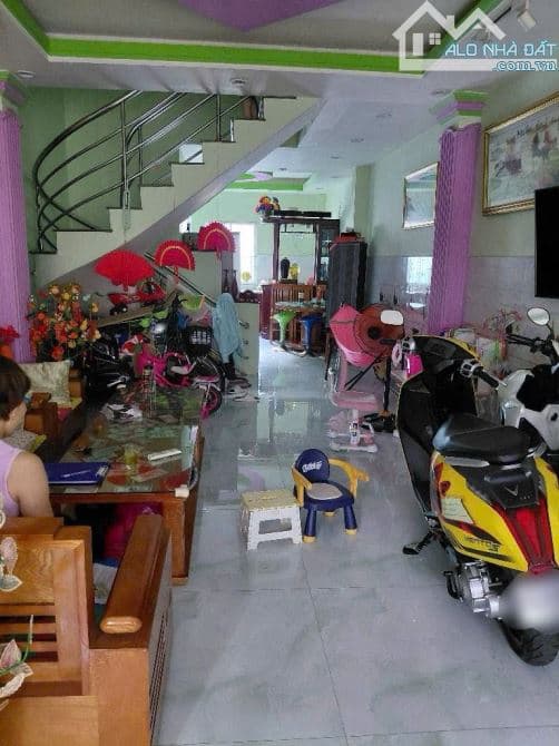 B.A'N NH.A' MẶT TIỀN KD KDC BÌNH PHÚ 1 Đường số 26A 4 x 13 9.8 ti Mô tả: + Nhà đúc BTCT