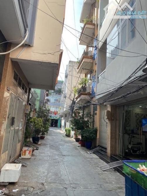 B.A'N NH.A`KHU HIẾM NHÀ BÁN - QUẬN 5 SÁT QUẬN 1 - XE 7 CHỖ VÀO NHÀ - SỔ VUÔNG 45M - HOÀN C
