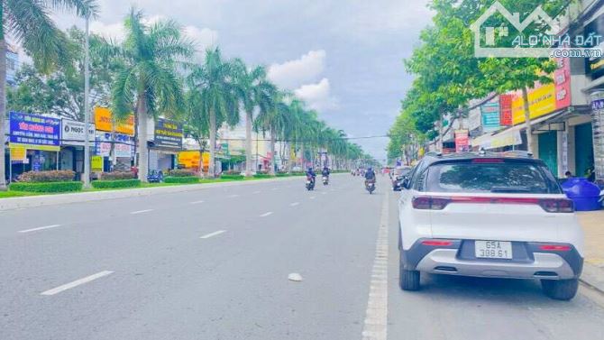 Cho thuê nhà 500m2 đường 3/2 Ninh Kiều, Cần Thơ