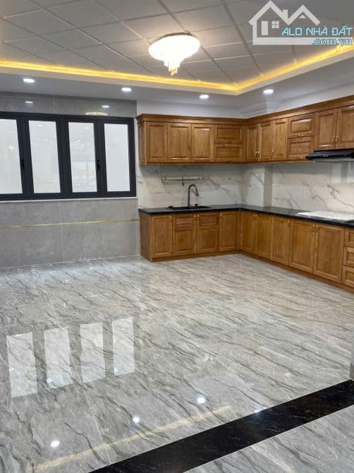 Nhà 7.5x18m, 2 lầu góc, hẻm xe hơi, 17 tỷ chốt 14.8 tỷ