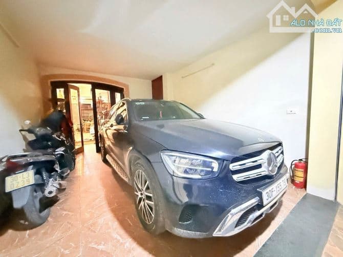 Bán nhà Trần Quốc Hoàn 60m2, 5 tầng, mặt tiền 4.8m