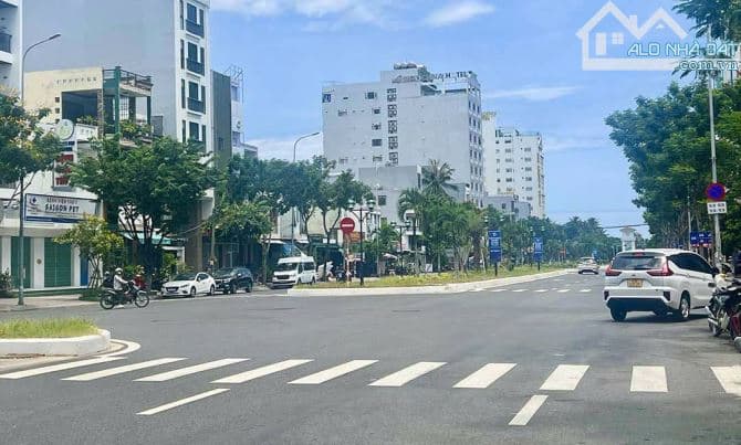 Bán đất 240m2 có nhà gần biển Mỹ Khê, đường Hồ Xuân Hương