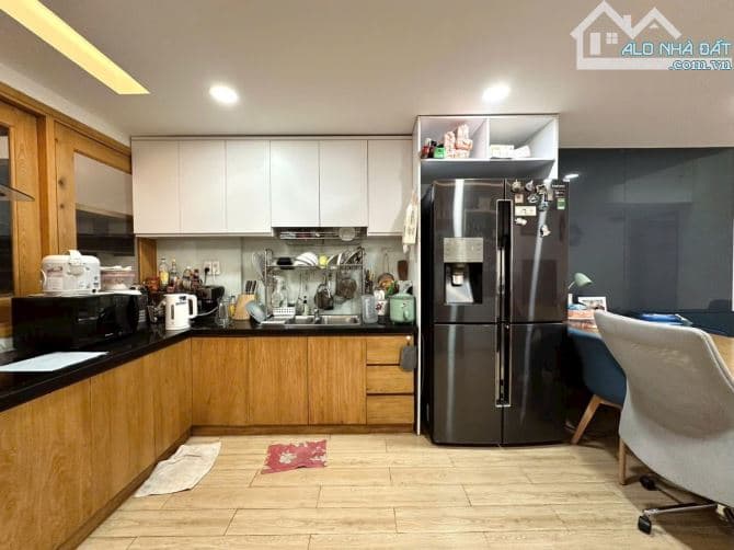 Bán nhà hẻm xe hơi Hai Bà Trưng, Q3, gần chợ Tân Định - 160tr/m