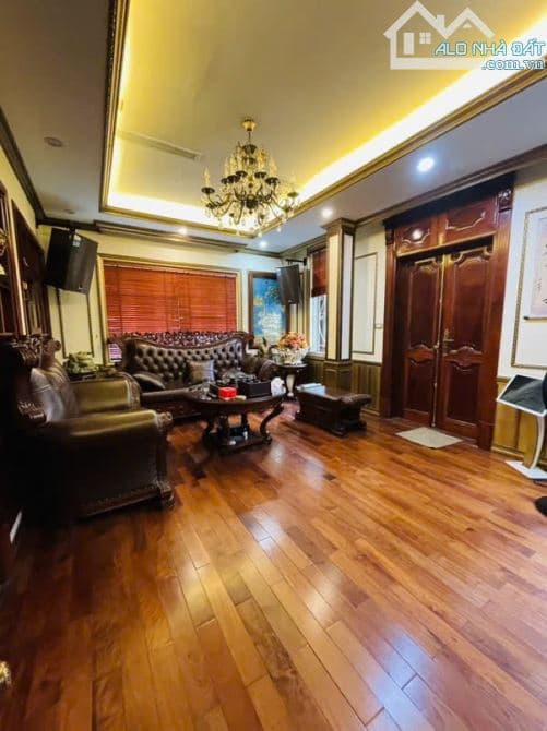 Bán nhà Hoàng Quốc Việt 71m2, 5 tầng, có gara ô tô