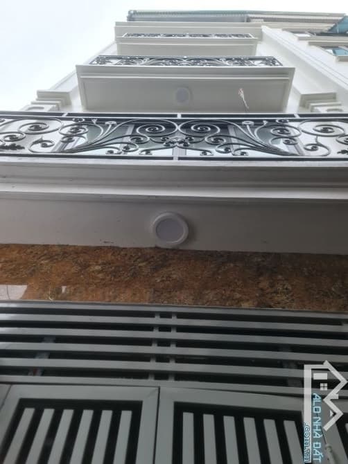 Nhà mới 52m² mặt tiền 4,3m tại trung tâm Bách Kinh Xây