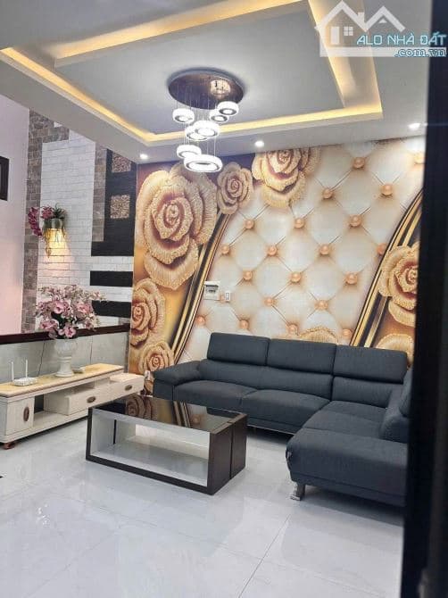 Cho thuê nhà mặt tiền 3 tầng tại Lê Vĩnh Huy, Hòa Cường