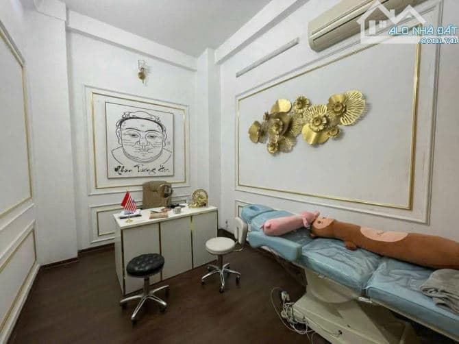 Cho thuê nhà mặt tiền 4 tầng tại Hoàng Hoa Thám, Vĩnh Trung