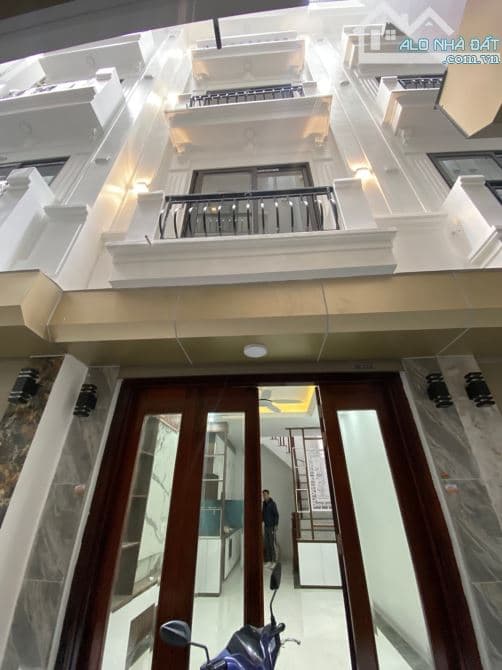 Nhà phố Cự Khối, Long Biên – 6 tầng – Gần ô tô – Giá hơn 6 tỷ