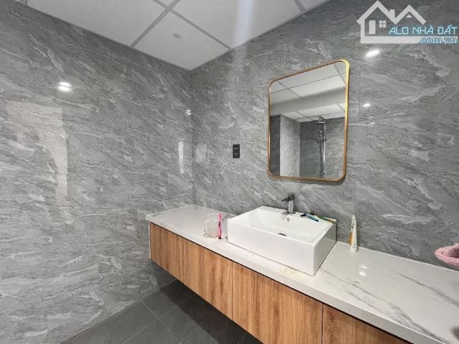 Nhà kiệt Hoàng Diệu, 81m2, ngang 6.25m, thoáng trước sau