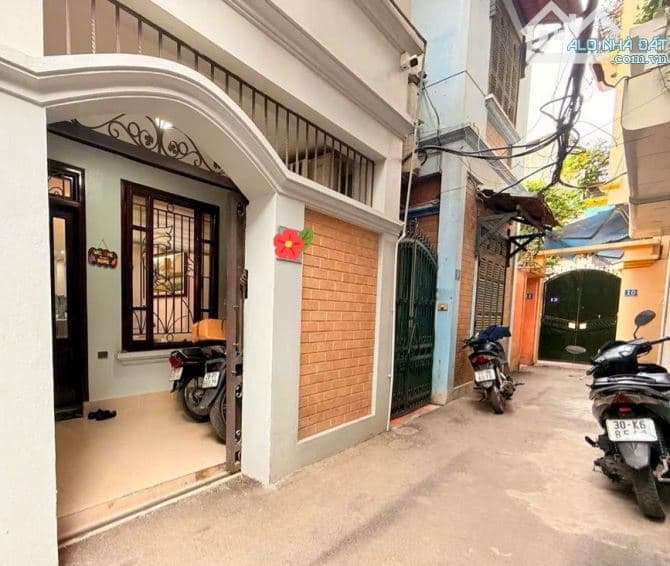 Nhà đẹp khu Hàng Bún gần hồ Trúc Bạch, lõi Ba Đình cổ, an sinh tốt - cho thuê đỉnh.